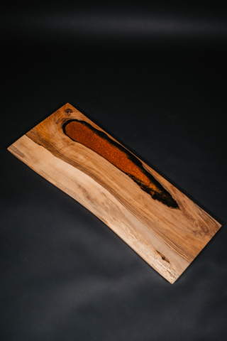 TOCATOARE SI PLATOURI - Platou de servire din lemn și rășină epoxidică – handmade Romania | ESCU Woodwork