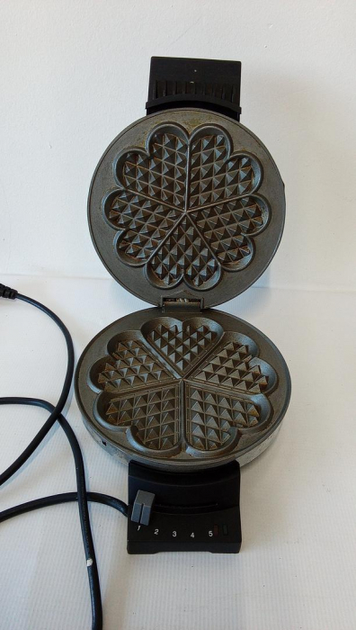 Aparat pentru preparat vafe/gofre Cloer 185 Waffle Maker, în formă de inimă, 930 W, 16 cm [2]