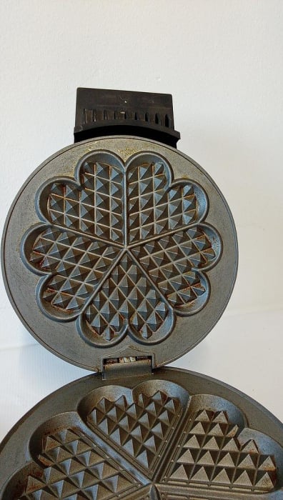 Aparat pentru preparat vafe/gofre Cloer 185 Waffle Maker, în formă de inimă, 930 W, 16 cm [3]