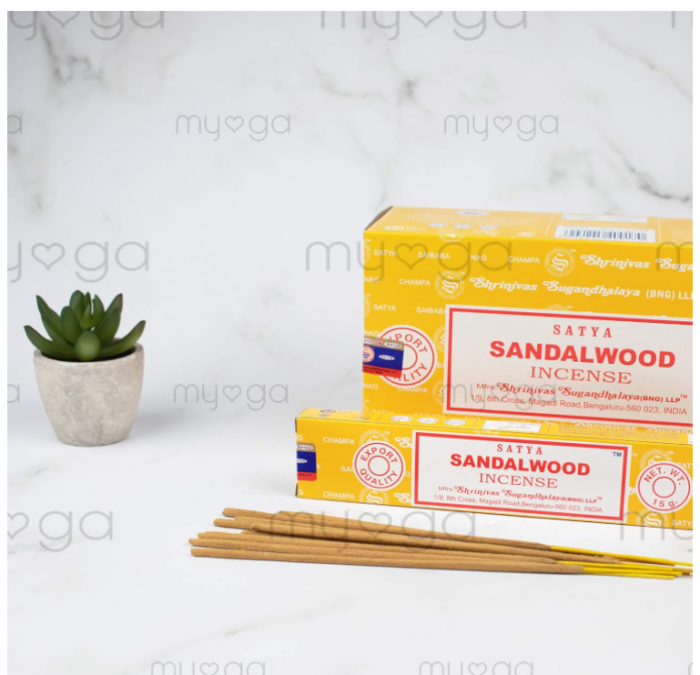 Bețișoare de tămâie din lemn de santal Satya 15 g, cutie cu 12 pachete [3]
