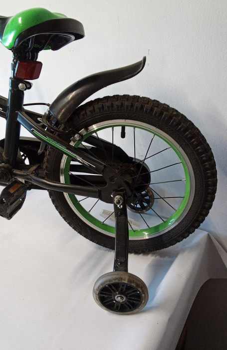 Bicicleta pentru copii de 4-6 ani Rich Baby Cool, cu roti ajutatoare, roti de 16 inch, negru/verde [5]