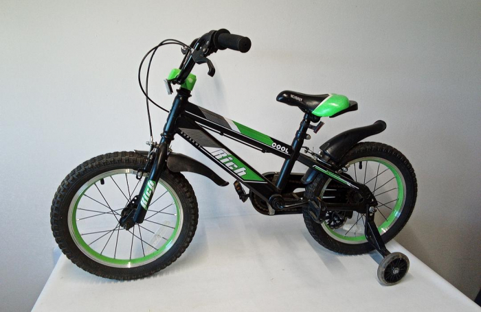 Bicicleta pentru copii de 4-6 ani Rich Baby Cool, cu roti ajutatoare, roti de 16 inch, negru/verde [3]