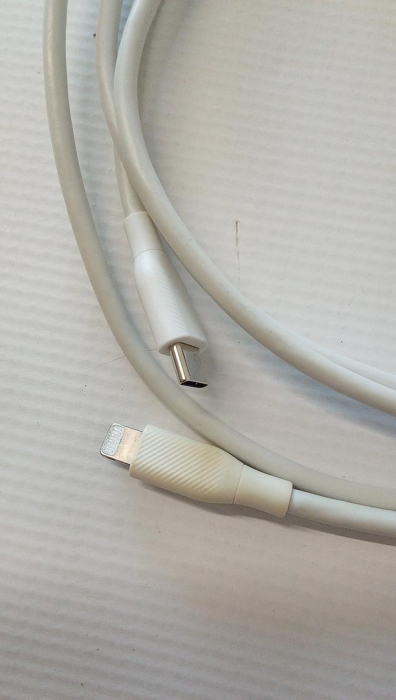 Cablu de încărcare USB-C la Lightning ABS Amazon Basics, 1.83m, alb [2]