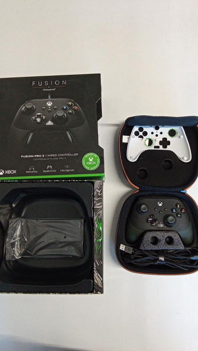 Controller cu fir PowerA FUSION Pro 2 pentru Xbox Series X/S, Xbox One și Windows, Negru/Alb [2]