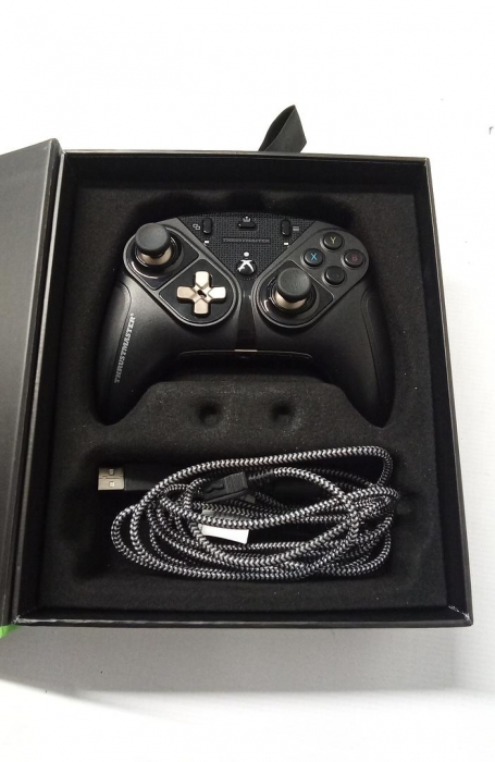 Controller Thrustmaster ESWAP X PRO cu cablu, Gamepad modular profesional, pentru Xbox Series X|S|One și PC [4]