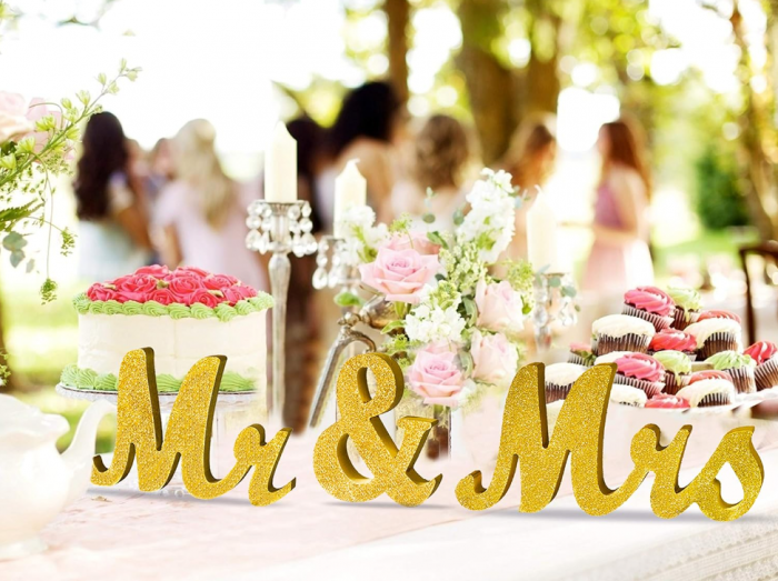 Decor pentru nuntă cu "Mr and Mrs" (Domn si Doamna), din lemn, cu sclipici auriu [8]
