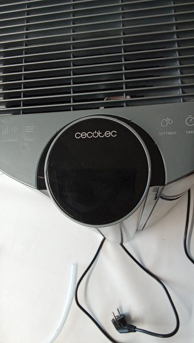 Dezumidificator Cecotec cu cronometru BigDry 9000 Professional negru 320 W, Dezumidifică 20L/zi, Rezervor detașabil de 4,5 litri, Control Wi-Fi, Ecran LED, Acoperire 90 m2 [4]
