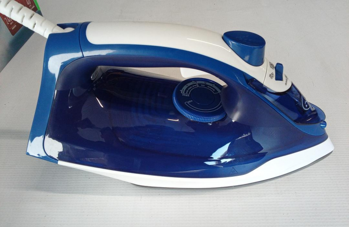 Fier de calcat cu aburi Tefal FV2838 Express, 2400 W, 180 g/min, albastru [3]