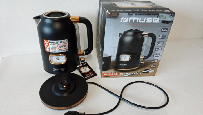 Fierbător electric MUSE, retro, 2200W, afișaj al temperaturii, 1,7 L, oprire automată, negru mat/auriu (MS-030 BC) [2]