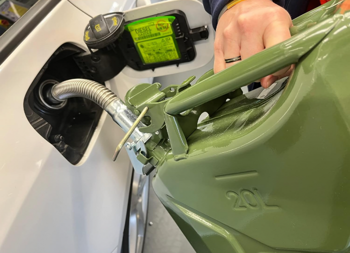 Furtun flexibil UNITEC, potrivit pentru canistrele metalice de 20L Cartrend și Valpro [3]