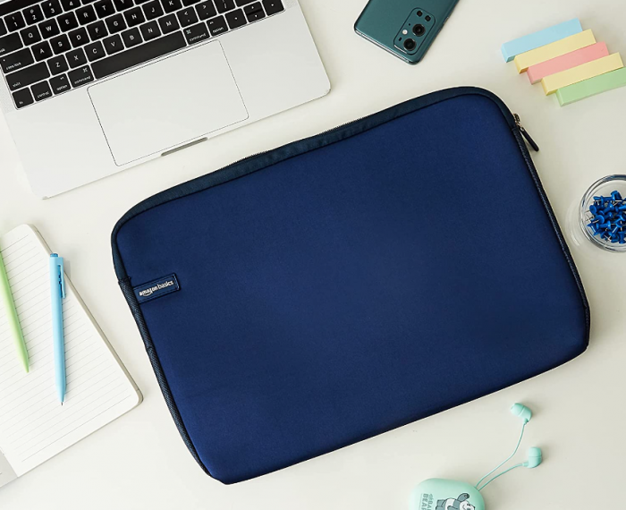 Husă AmazonBasics din neopren pentru laptop de 15,6 inchi/39,6 cm, bleumarin [9]