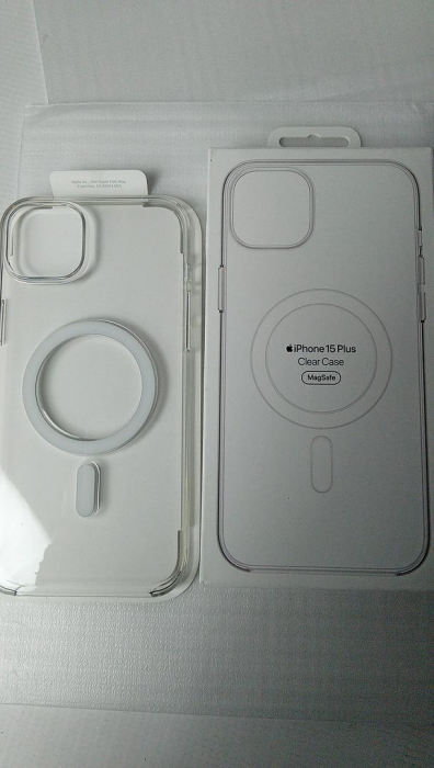 Husă transparentă Apple cu MagSafe pentru iPhone 15 Plus [2]