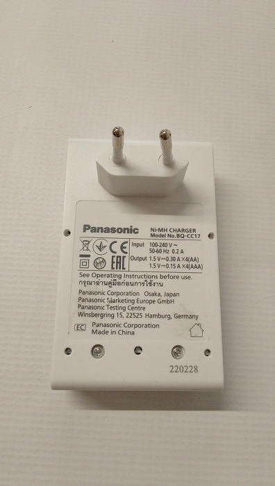 Încărcător inteligent Panasonic pentru 1-4 baterii Ni-MH AA/AAA cu 4 indicatori LED [3]