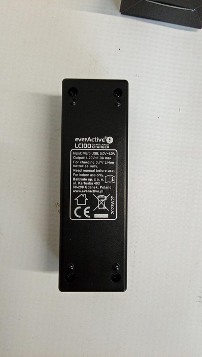 Încărcător pentru baterii everActive LC-100 Micro USB pentru 1 x acumulator, LC-100, negru [3]
