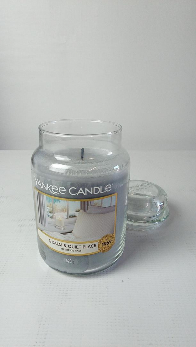 Lumanare parfumata in borcan Yankee, gri [2]