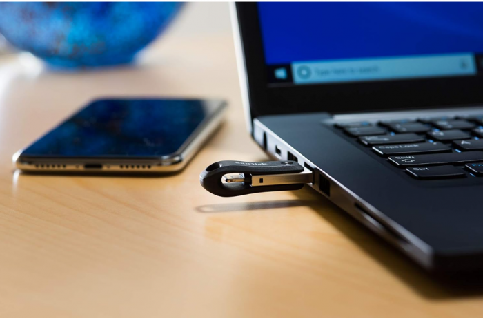 Memorie USB SanDisk iXpand Go de 64 GB, cu conectori Lightning și USB 3.0 [6]