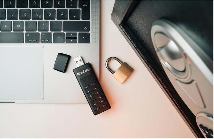 Memorie USB Verbatim Keypad Secure USB 3.2 Gen 1, 32 GB, negru [4]