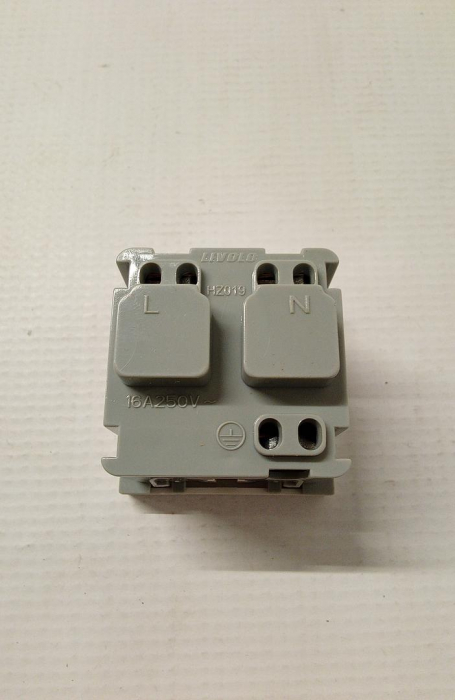 Priză simplă cu împământare Livolo, 2 module, alb [5]