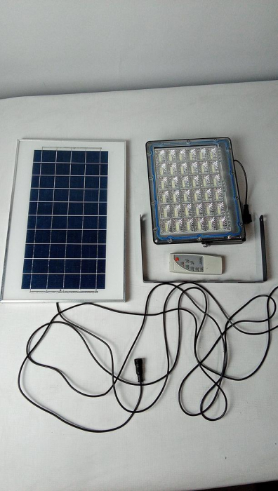 Proiector LED pentru exterior cu panou solar și telecomandă TEMPO DI SALDI 200W Lumină albă rece [2]