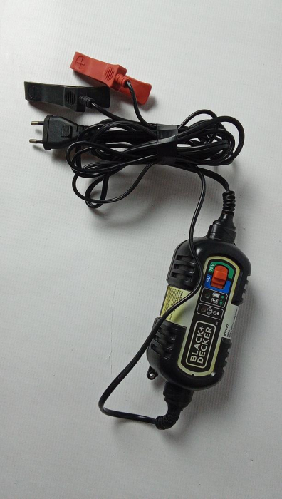 Redresor Black + Decker BDV090 6/12 volti [2]