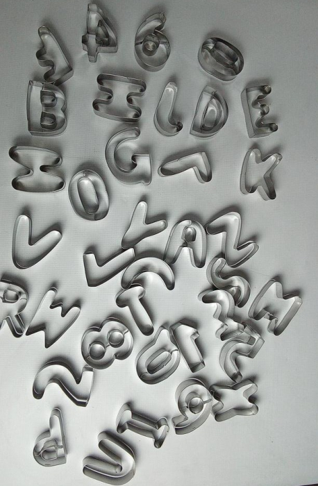 Set de 36 de forme pentru prajituri Relaxdays, cu litere și cifre, oțel inoxidabil [2]