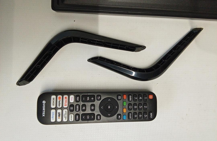 Televizor LED Smart VORTEX V43R0213VS, Ultra HD 4K, 109cm [6]