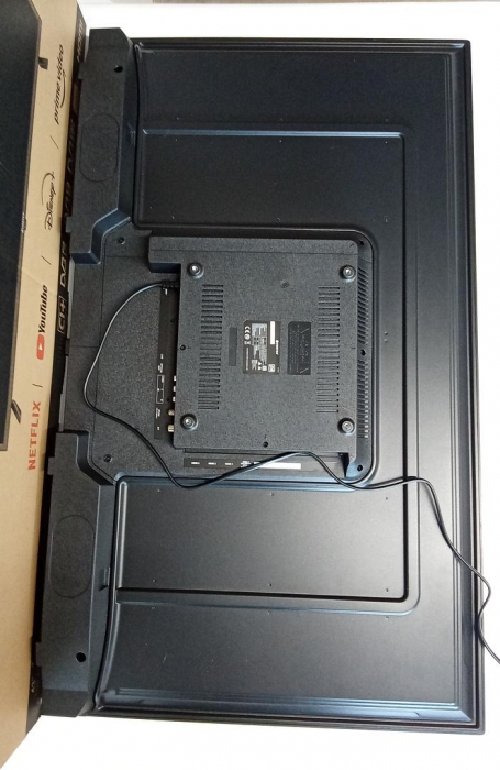 Televizor LED Smart VORTEX V43R0213VS, Ultra HD 4K, 109cm [9]