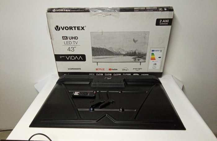 Televizor LED Smart VORTEX V43R0502VS, Ultra HD, 109cm [8]