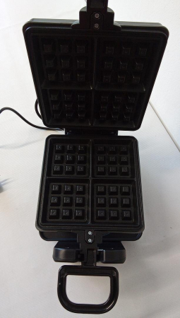 Aparat de preparat vafe Emerio WM-110984 pentru 4 vafe, 1000 W [3]