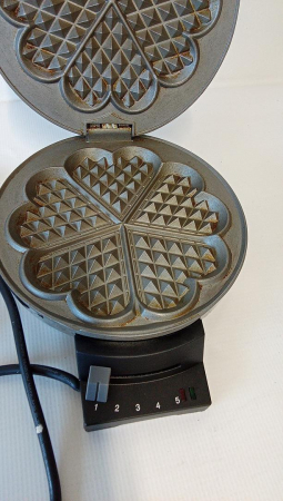 Aparat pentru preparat vafe/gofre Cloer 185 Waffle Maker, în formă de inimă, 930 W, 16 cm [3]