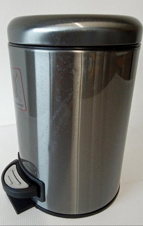 Coș de gunoi cu capac și pedală WENKO, pentru baie, oțel inoxidabil, negru [1]