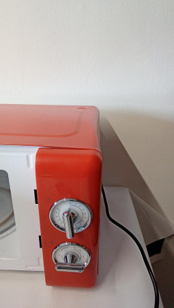 Cuptor cu microunde Cecotec Proclean 3010 Retro Red, 20 L, 700 W [1]