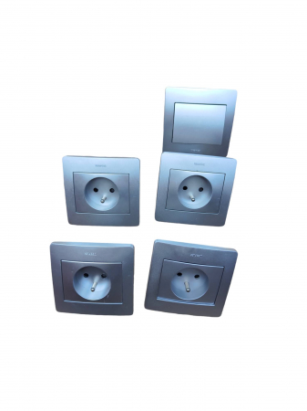 DEBFLEX 739901 Set 4 Prize + 1 întrerupător, 16A si 2V, Aluminiu [1]