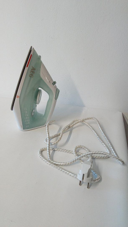 Fier de calcat cu aburi AEG DB 1740LG, 2400 W, 30g abur/min, talpă ceramică, 250 ml, sistem anticalcar [2]