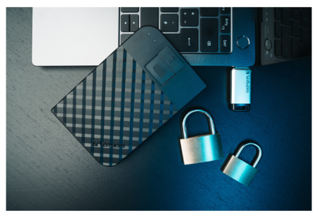 HDD extern Verbatim Secure Fingerprint 2TB, cu acces amprenta, USB 3.1 Type-C, Negru [7]