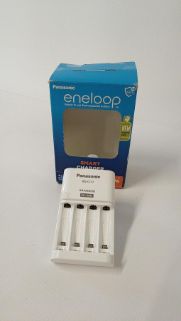 Încărcător inteligent Panasonic pentru 1-4 baterii Ni-MH AA/AAA cu 4 indicatori LED [3]