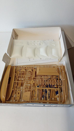 Macheta Heller HEL80831 Galion, Scara 1:200, 250x315mm [1]