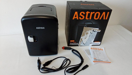 Mini Frigider 2 în 1 AstroAI, 4 litri, cu funcție de răcire și încălzire, 12 volți cu brichetă și priză de 230 volți [1]