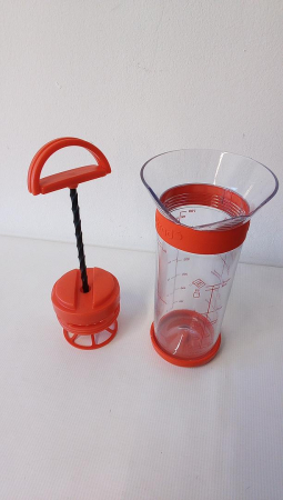 Mixer Mastrad pentru prepararea aluatului lichid (crepes, vafe, clatite), 700 ml, rosu [1]