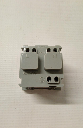 Priză simplă cu împământare Livolo, 2 module, alb [4]