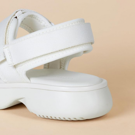 Sandale pentru femei Amazon Essentials, talpa cu spuma cu memorie, alb, EU 36 [1]