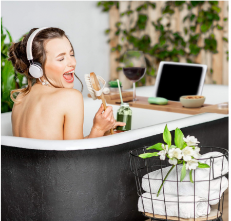 Suport pentru cada, Raft baie Relaxdays din bambus, 70 cm latime [3]