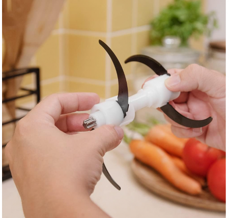 Tocator Cecotec ChopBeat 1500 TitanBlack, 600W, 4 lame de titan negru [10]