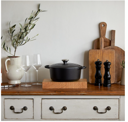 Vas pentru gatit, Oală cu capac Le Creuset Signature , din fontă emailată, 28 cm, 6,7 litri, negru mat [8]