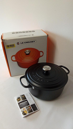 Vas pentru gatit, Oală cu capac Le Creuset Signature , din fontă emailată, 28 cm, 6,7 litri, negru mat [1]