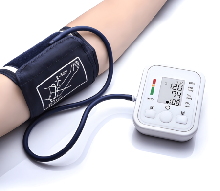 Casa & Gradina - Tensiometru de Brat eSimplu, Afisaj LED cu Caractere Mari, Audio Vocal in Engleza, 90 Seturi de Memorie pentru Doua Persoane, Utilizare Plug-in USB-C, Poate fi Instalat cu Baterii, Manseta 22-32cm
