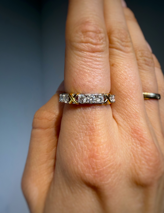 1,5 CT Moissanite X Cross Eternity Gold Ring [5]