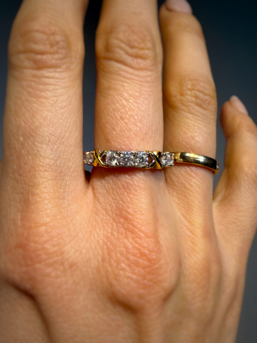 1,5 CT Moissanite X Cross Eternity Gold Ring [4]