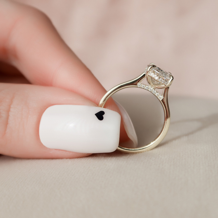 Inel logodnă diamant de laborator oval E VS1 – hidden halo și pavé galerie – aur sau platină [3]