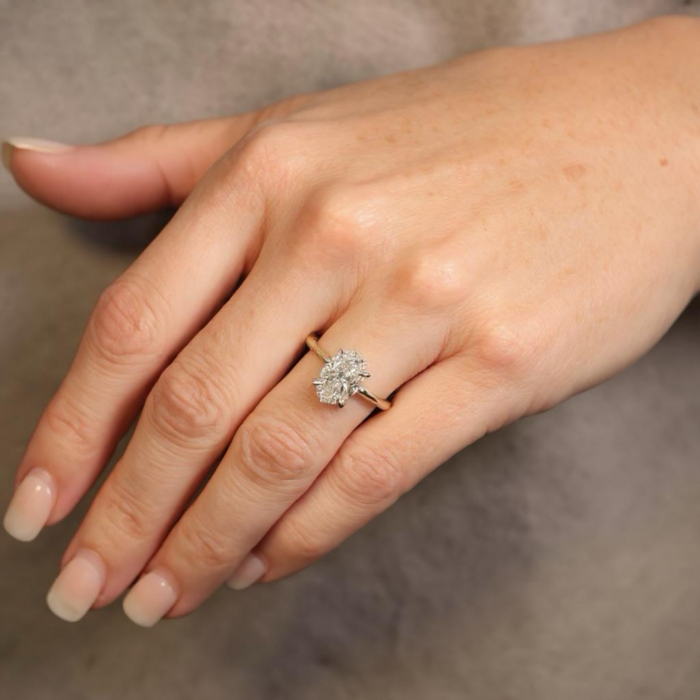 Inel logodnă diamant de laborator oval E VS1 – hidden halo și pavé galerie – aur sau platină [5]